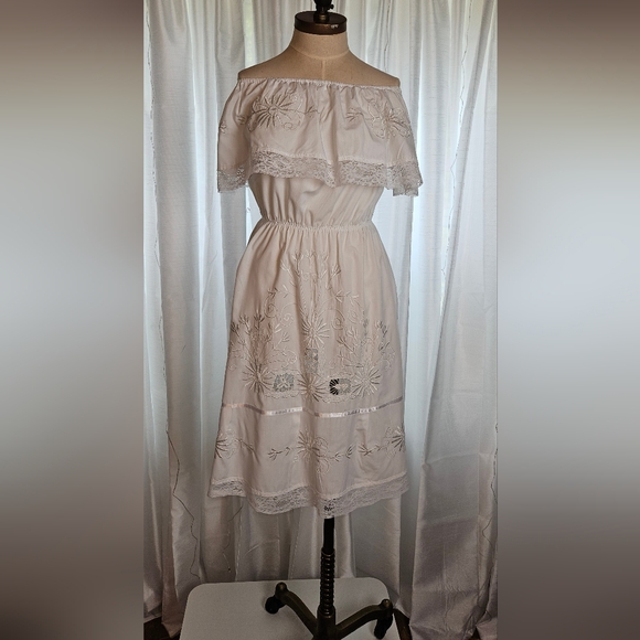 Dresses & Skirts - White Peasant Dress